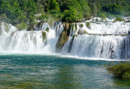 Foto de Cascada escénica en krka arca nacional en croacia - Imagen libre de derechos