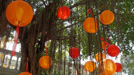 farbenfrohe Dekoration im Truc Lam Ho Tempel auf der Insel Phu Quoc
