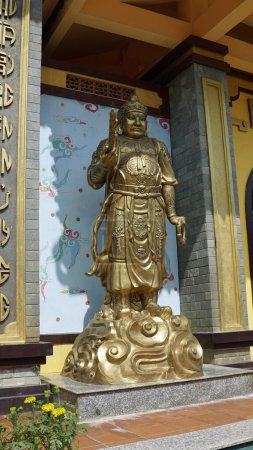 statues at truc lam ho temple on phu quoc island
