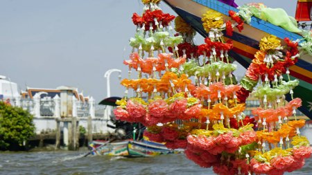 Barco de cola larga en el río Chao Praya