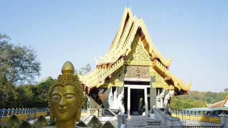 temple bouddhiste sur l'île Koh Samet en Thaïlande
