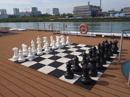 ajedrez, preocupación en bord en un barco de crucero