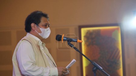 Téléchargez les photos : Portrait of Airlangga Hartarto Chairman of Golongan Karya Party Pekalongan, September 17 2021 - en image libre de droit