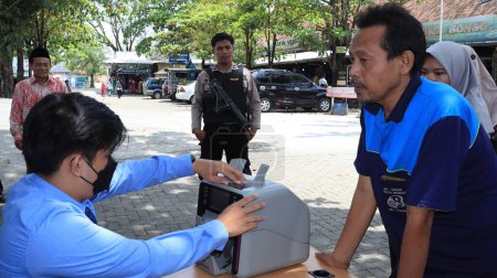 Residents line up to exchange rupiah denominations Pekalongan Indonesia March 27 2023