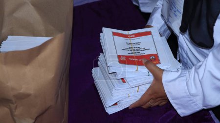 Téléchargez les photos : Atmosphère de vote au TPS Tempat Pemungutan Suara (bureau de vote indonésien), Sélection indonésienne Pekalongan 31 janvier 2024 - en image libre de droit