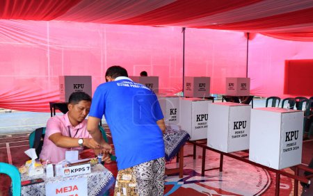 Foto de El ambiente de las elecciones generales en Indonesia, el 14 de febrero de 2024 en Pekalongan - Imagen libre de derechos