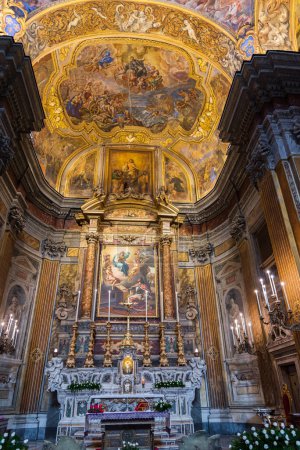 Téléchargez les photos : L'église de San Ferdinando est une église monumentale à Naples située dans le centre historique de la ville, Piazza Trieste e Trento. - en image libre de droit