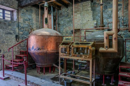 Die Kilbeggan Distillery liegt am Brosna River in der Stadt Kilbeggan, County Westmeath, Irland. Es ist derzeit Teil der Gruppe Beam Suntory.