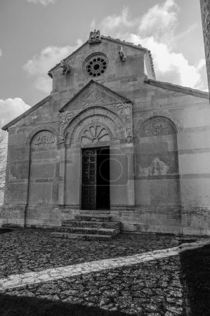 Es handelt sich um eine Abtei in der Gemeinde Matrice, Campobasso. Das Datum des Baus der Abtei ist nicht bekannt, aber sie wurde im August 1148 von Peter II., Erzbischof von Benevento, geweiht.