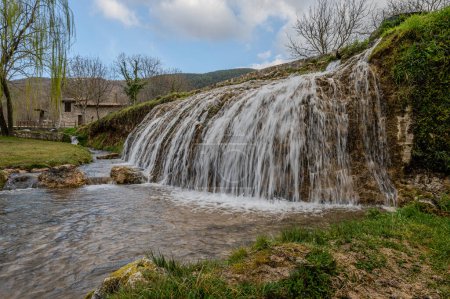 Parque Fluvial de Santa Maria del Molise, Isernia. Es una verdadera perla inmersa en las colinas, donde fluyen los canales de agua, que dan lugar a estanques y cascadas.