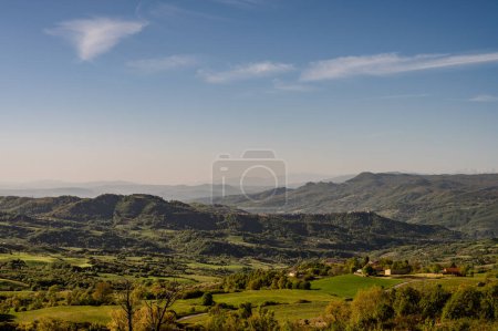 Molise ist eine italienische Bergregion mit einem Küstenabschnitt mit Blick auf die Adria. Es umfasst einen Teil des Abruzzen-Nationalparks im Apennin-Gebirge, mit einer reichen Tierwelt.