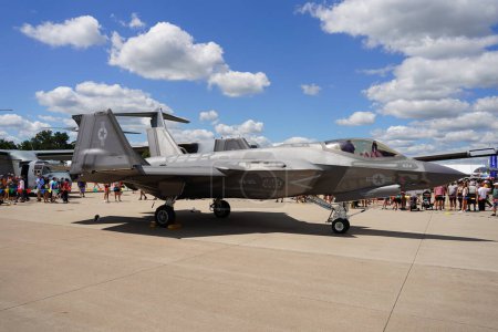 Téléchargez les photos : Oshkosh, Wisconsin Etats-Unis - 30 juillet 2022 : USA Avion militaire Lockheed Martin F-35 Lightning II à EAA AirVenture Oshkosh. - en image libre de droit