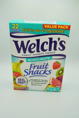 Téléchargez les photos : Fond du Lac, Wisconsin États-Unis - 24 mars 2021 : Welch's Fruit Snacks, Fruit Punch and Island Fruits Variety Pack, Gluten-Free, Bulk Pack, 0,9 oz Sacs individuels à portion unique Paquet de 22 - en image libre de droit