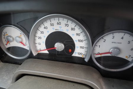 Foto de 2013 vehicle speed odometer dashboard stating oil change due - Imagen libre de derechos