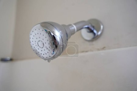 Foto de Primer plano de una ducha en el baño - Imagen libre de derechos