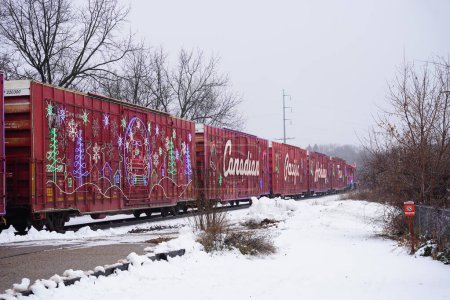 Téléchargez les photos : Portage, Wisconsin États-Unis - 10 décembre 2022 : Le train de Noël Canadien Pacifique s'arrête pendant la journée. - en image libre de droit