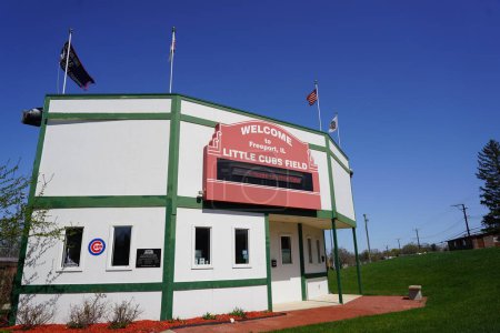 Foto de Freeport, Illinois, Estados Unidos - 18 de abril de 2023: Pequeños Cachorros Campo de Béisbol para juegos de liga pequeña y adolescente. - Imagen libre de derechos