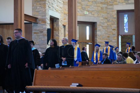 Foto de Fond du Lac, Wisconsin Estados Unidos - 19 de junio de 2020: Celebración de la graduación de St Mary Catholic School en la Basilica School of St Mary. - Imagen libre de derechos