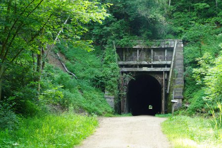 Foto de Antiguo túnel de tren en Elroy a Sparta Wisconsin ruta de bicicleta natural. - Imagen libre de derechos