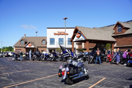 Téléchargez les photos : Green Bay, Wisconsin / États-Unis - 29 août 2020 : Le rallye moto Pro Trump Blue Life Matière a eu lieu lors du vandervest harley-davidson. - en image libre de droit