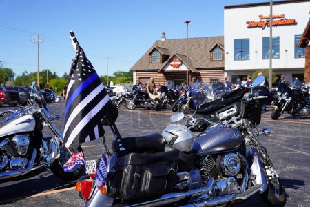 Téléchargez les photos : Green Bay, Wisconsin / États-Unis - 29 août 2020 : Le rallye moto Pro Trump Blue Life Matière a eu lieu lors du vandervest harley-davidson. - en image libre de droit
