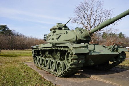 Foto de Esparta, Wisconsin EE.UU. - 13 de abril de 2023: M60A1 Ejército Militar réplica de tanque se sienta en el sitio conmemorativo de los veteranos. - Imagen libre de derechos