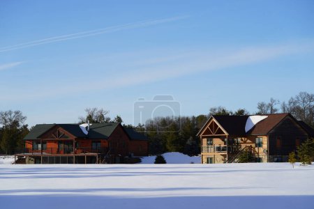 Foto de Casa de campo de año nuevo en la nieve - Imagen libre de derechos