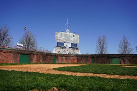 Foto de Freeport, Illinois, Estados Unidos - 18 de abril de 2023: Pequeños Cachorros Campo de Béisbol para juegos de liga pequeña y adolescente. - Imagen libre de derechos