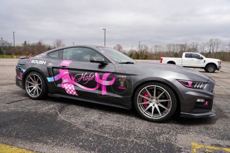 Téléchargez les photos : Baraboo, Wisconsin États-Unis - avril 30th, 2022 : 2020 Roush Ford Mustang GT500 assiste au salon de l'auto Cruise for Cancer. - en image libre de droit