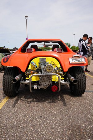 Téléchargez les photos : Wisconsin Dells, Wisconsin USA - 21 May, 2022 : 1971 Orange Concept 1 Dune Buggy exposé au salon de l'automobile vintage pendant Automotion. - en image libre de droit