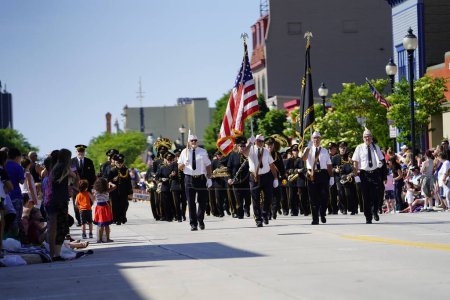 Foto de Sheboygan, Wisconsin / Estados Unidos - 4 de julio de 2019: La banda de música municipal de Kiel marchó en desfile de orgullo por la libertad para celebrar la fiesta de independencia de los estados unidos el 4 de julio. - Imagen libre de derechos