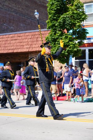 Foto de Sheboygan, Wisconsin / Estados Unidos - 4 de julio de 2019: La banda de música municipal de Kiel marchó en desfile de orgullo por la libertad para celebrar la fiesta de independencia de los estados unidos el 4 de julio. - Imagen libre de derechos