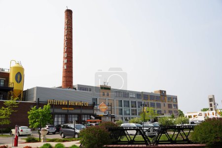 Foto de Green Bay, Wisconsin, EE.UU. - 20 de mayo de 2023: Titletown Brewing company sports bar building. - Imagen libre de derechos