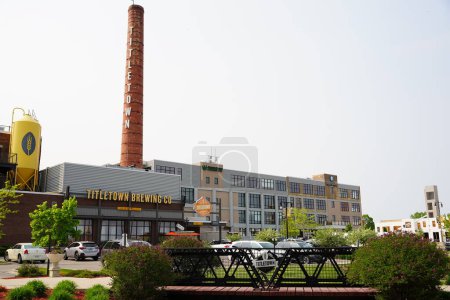 Téléchargez les photos : Green Bay, Wisconsin États-Unis - 20 mai 2023 : Titletown Brewing company sports bar building. - en image libre de droit