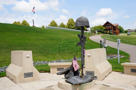 Téléchargez les photos : Neillsville, Wisconsin États-Unis - 28 juillet 2023 : Mémorial des anciens combattants du golfe Persique au parc commémoratif des anciens combattants Highground. - en image libre de droit