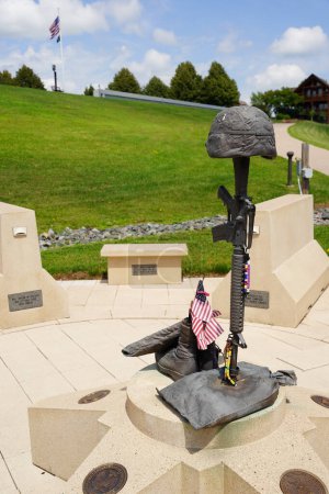Téléchargez les photos : Neillsville, Wisconsin États-Unis - 28 juillet 2023 : Mémorial des anciens combattants du golfe Persique au parc commémoratif des anciens combattants Highground. - en image libre de droit