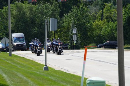Téléchargez les photos : Milwaukee, Wisconsin États-Unis - 15 août 2023 : La motocade présidentielle du président Joe Biden s'est présentée à la société Ingeteam. - en image libre de droit