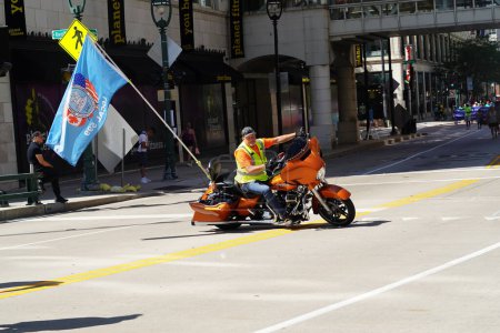 Téléchargez les photos : Milwaukee, Wisconsin États-Unis - 4 septembre 2023 : Les syndicats ouvriers du Wisconsin et les Teamsters ont défilé dans les rues de Milwaukee et ont marché jusqu'au terrain du Summerfest pendant les vacances de la fête du travail - en image libre de droit