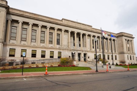 Foto de Kenosha, Wisconsin, EE.UU. - 12 de noviembre de 2021: Palacio de Justicia del condado de Kenosha, donde se celebra el juicio de Kyle Rittenhouse. - Imagen libre de derechos