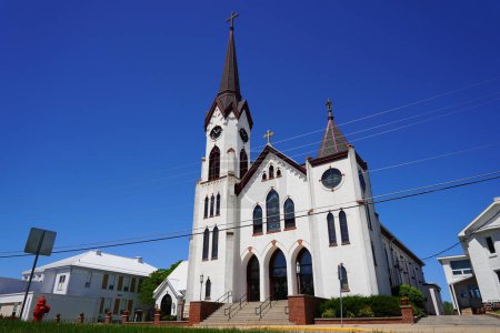 Foto de Mauston, Wisconsin, EE.UU. - 4 de junio de 2021: Iglesia Católica de San Patricio de pie y sirviendo a la ciudad de Mauston. - Imagen libre de derechos