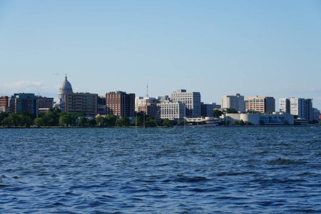 Téléchargez les photos : Photo de paysage de Madison, capitale du Wisconsin et bâtiments de la ville du parc Olin - en image libre de droit