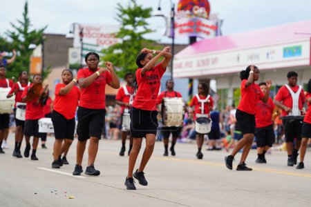 Foto de Wisconsin Dells, Wisconsin, Estados Unidos - 18 de septiembre de 2023: Soul Steppers drill team performed in the streets during Wo Zha Wa festival parade - Imagen libre de derechos