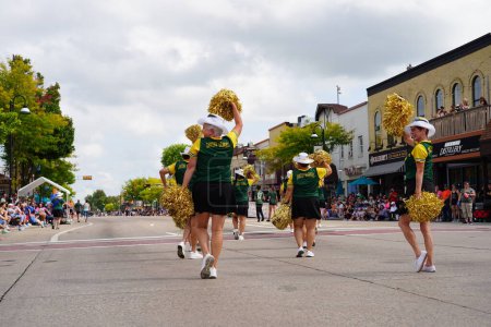 Téléchargez les photos : Wisconsin Dells, Wisconsin États-Unis - 18 septembre 2022 : Les mamies dansantes de Milwaukee ont participé au défilé du festival d'automne Wa Zha Wa 2022. - en image libre de droit