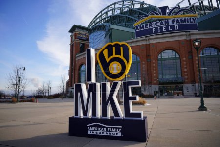 Téléchargez les photos : Milwaukee, Wisconsin États-Unis - décembre 19th, 2022 : L'équipe de baseball American Family Field of Milwaukee Brewers appartient à American Family Insurance. - en image libre de droit