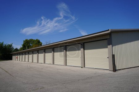 Foto de Sitio de los edificios de la unidad de almacenamiento fuera de Fond du Lac, Wisconsin tenencia de propiedad de los propietarios. - Imagen libre de derechos