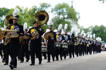 Foto de Warrens, Wisconsin, EE.UU. - 25 de septiembre de 2022: Marcha de la banda de marcha de la escuela secundaria Tomah en 2022 Cranfest desfile. - Imagen libre de derechos