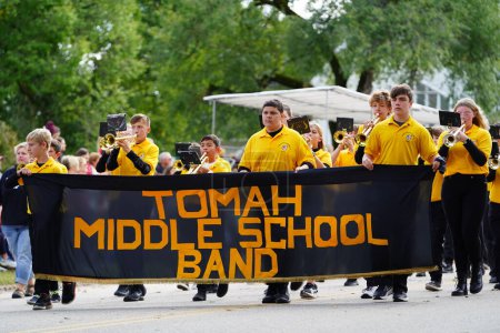 Téléchargez les photos : Warrens, Wisconsin États-Unis - 25 septembre 2022 : Défilé musical de la Tomah Middle School en 2022. - en image libre de droit