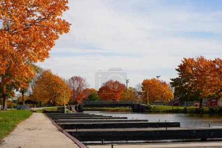 Foto de Otoño temporada de otoño en el parque Fond du Lac Lakeside. - Imagen libre de derechos