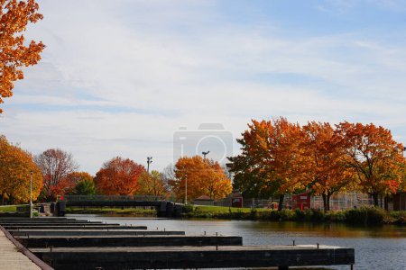 Foto de Otoño temporada de otoño en el parque Fond du Lac Lakeside. - Imagen libre de derechos