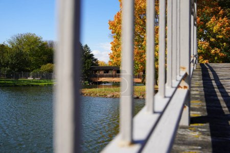 Téléchargez les photos : Automne saison d'automne au parc Fond du Lac Lakeside. - en image libre de droit